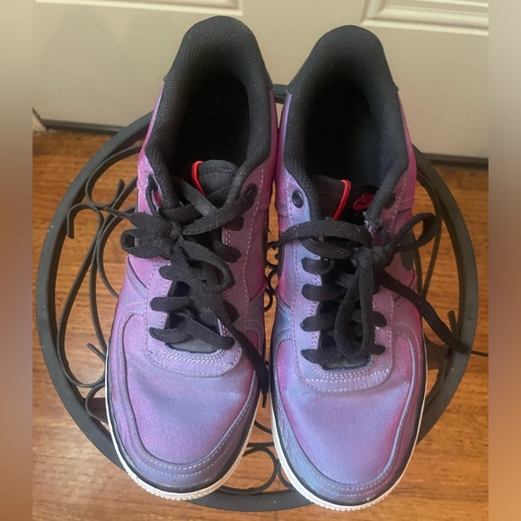 Air Force 1 LV8 Shift GS ‘Hyper Violet Black’ Sneakers - Picture 5 of 8